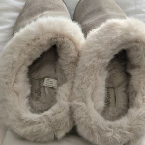 Cozy Women's Slippers with Plush Lining